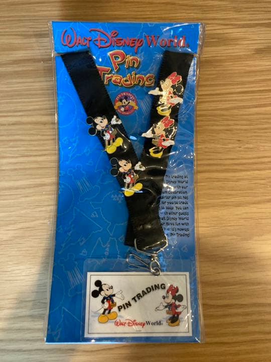 ディズニーワールドピンバッジネックストラップ＆光るピンバッジ
