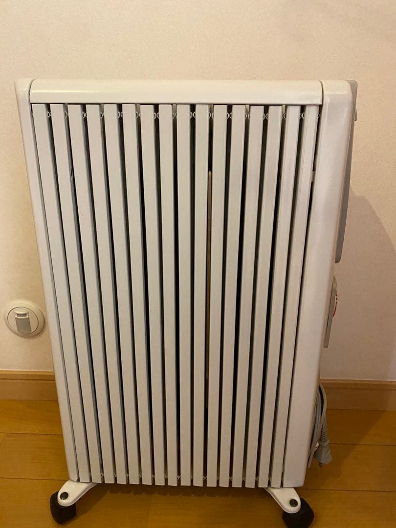 (伊)デロンギ社製 オイル密閉式ラジエター型ヒーター Mod.081505TEC