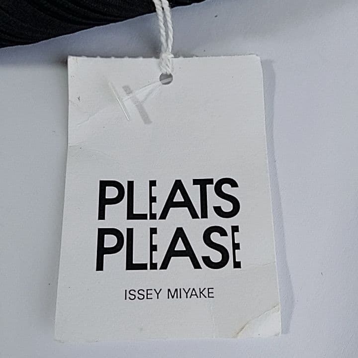 未使用品　プリーツプリーズ イッセイミヤケ オーチューブ ネックウォーマー 首巻