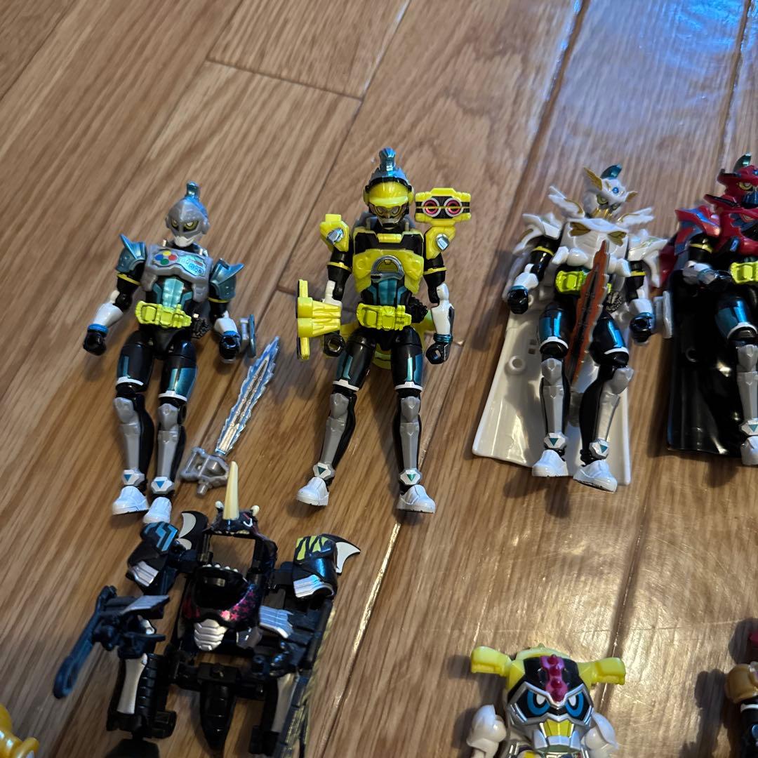 仮面ライダー エグゼイド 装動　21体＋アーマー3つ