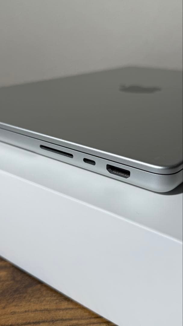 【良品】Apple MacBook Pro 14インチ M1 Pro