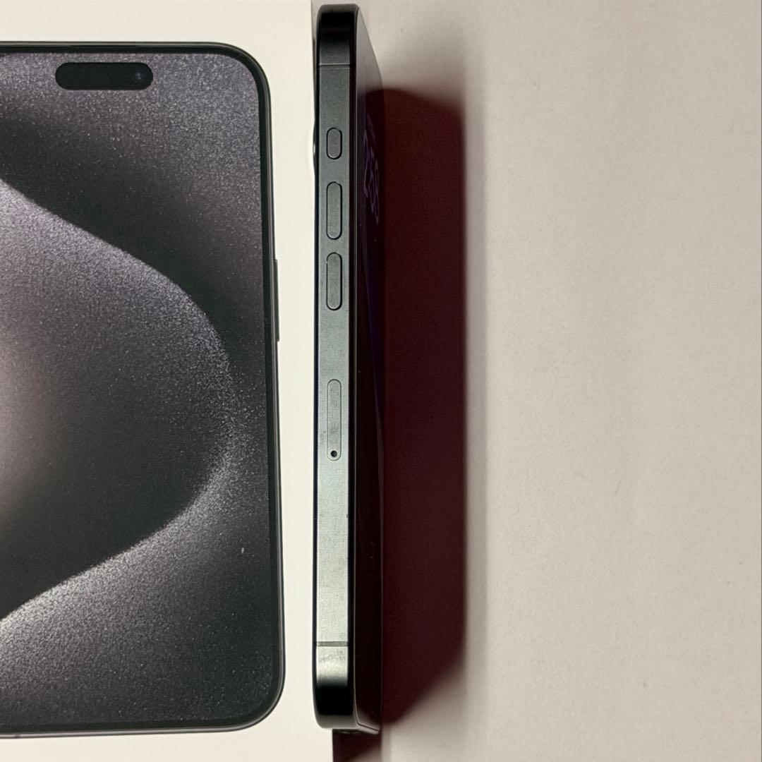Apple iPhone 15 Pro ブラックチタン本体