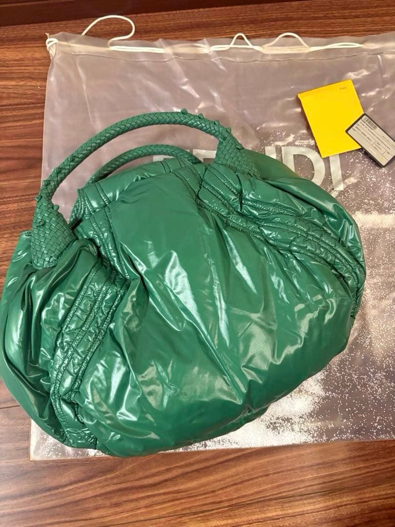 【希少】 FENDI × MONCLER ダウン スパイバッグ グリーン