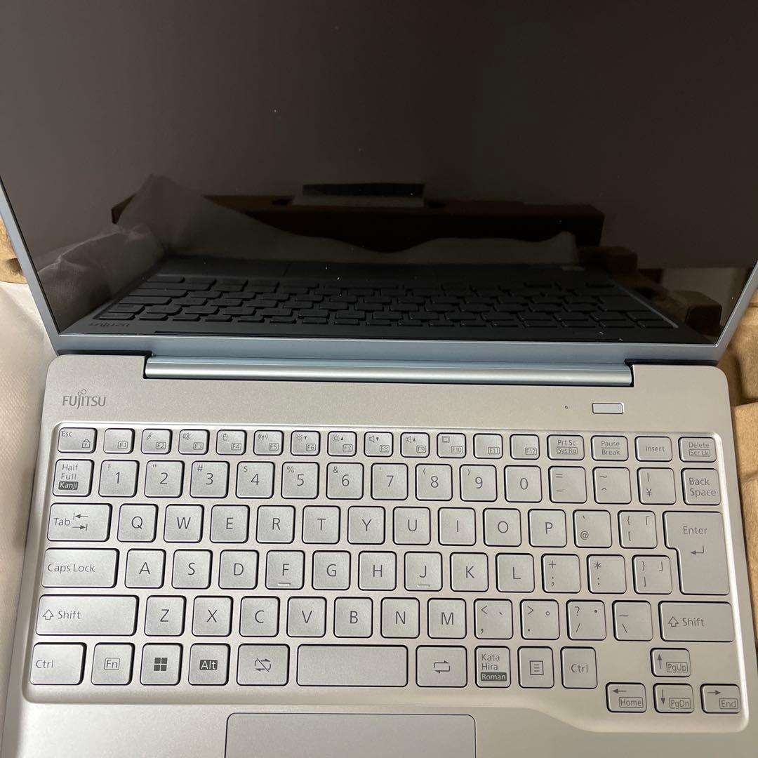 ほぼ新品展示品 富士通 LIFEBOOK CH75/G3 FMVC75G3L