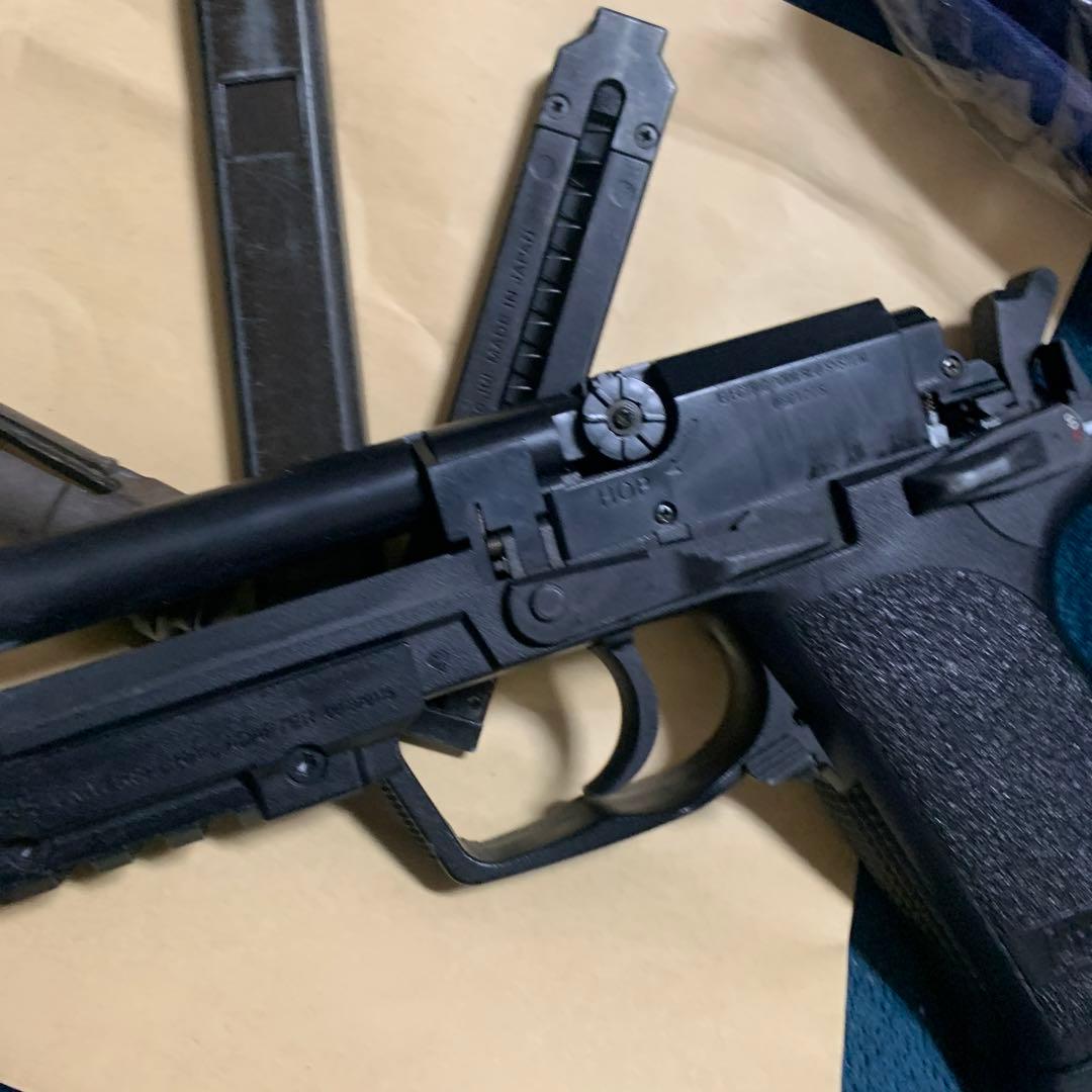 電動ハンドガン、マルイ、マガジン4つ