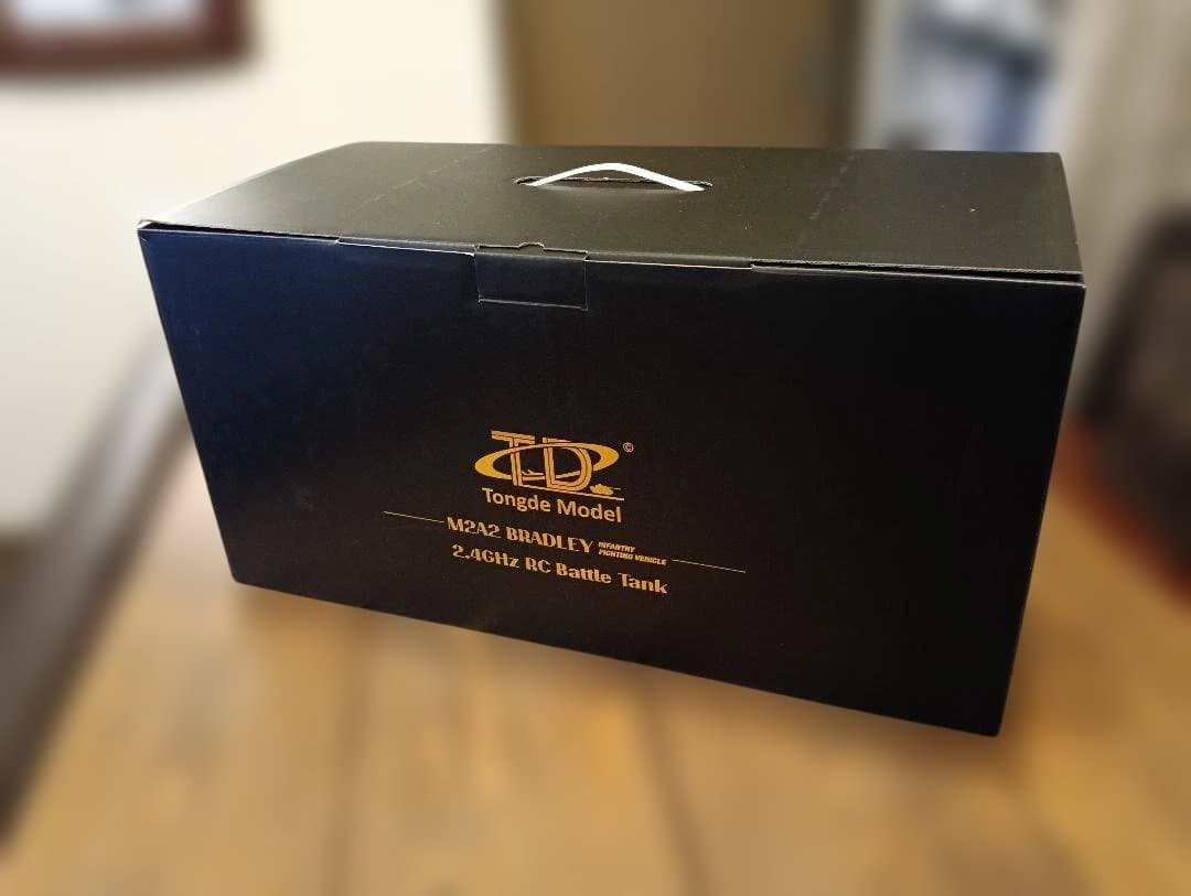 新品未使用　M2A2 ブラッドレーバトルタンク　 ラジコン