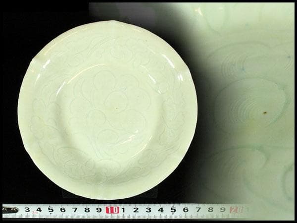 中国美術 白磁 刻草花紋 盤 φ16cm 影青(K-XA682)