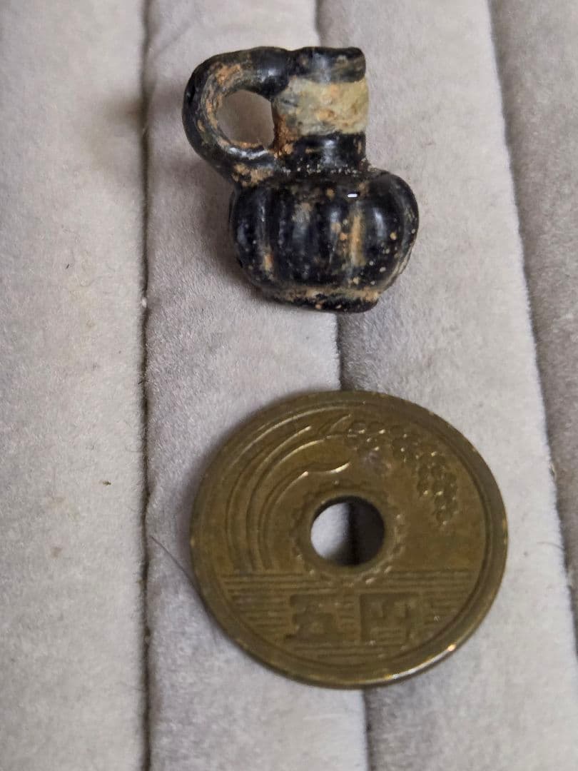 005　ビーズ　トンボ玉　容器玉　小さなガラス壺