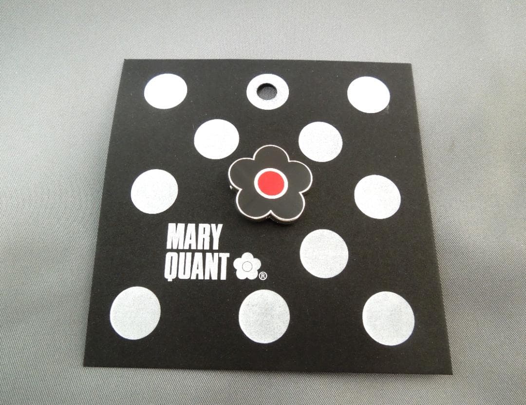 美術館グッズ【7824】　〈展覧会シリーズ〉マリー・クワント展②　ピンバッジ４色