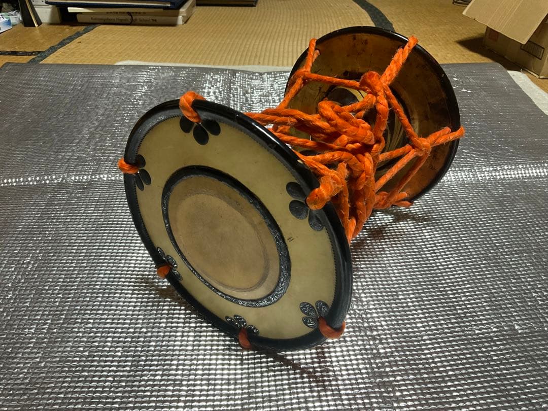 鼓／年代物。金時絵【汚れ、鼓裏にヒビ割れが少しだけ御座います。】