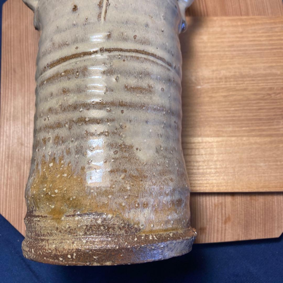 陶器　耳付き花入れ