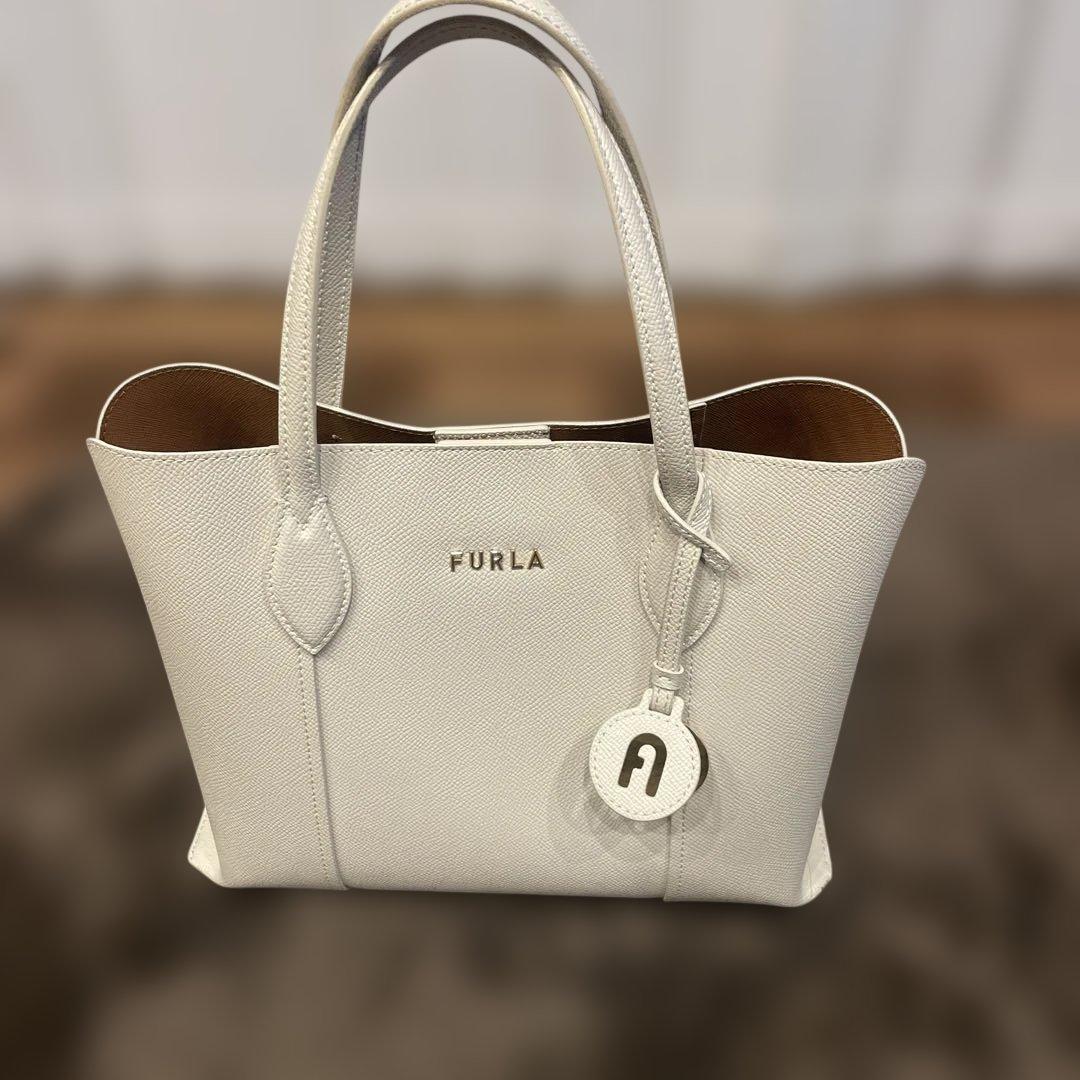 FURLA フルラ ヴィットリアM グレージュ グレー ハンドバッグトートバッグ