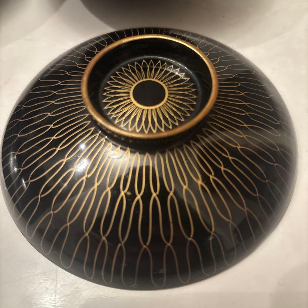 vegymm様金彩の幾何学模様が芸術的で現代アートのような佇まいの木製輪島漆塗り