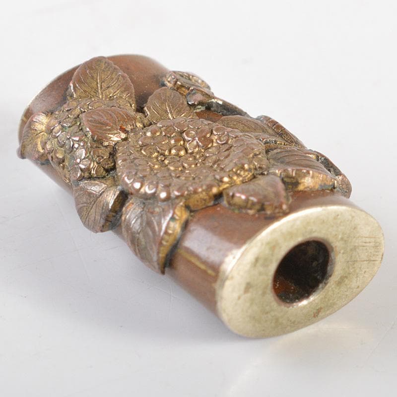 時代金工細工　古銅鍍金　花刻　緒締　V　R7366