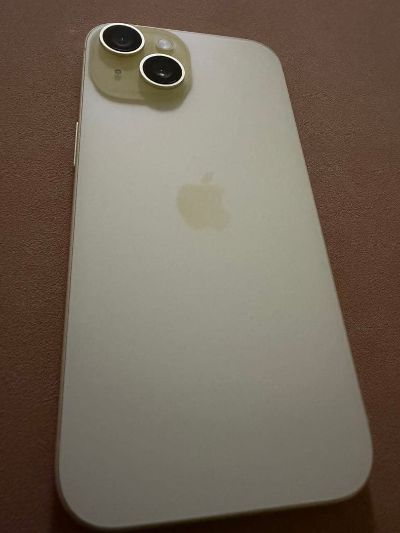 iPhone15本体　イエロー