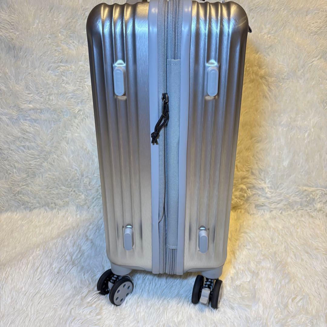 バッグ NEW ERA WHEEL CARRY CASE SMALL SILVER