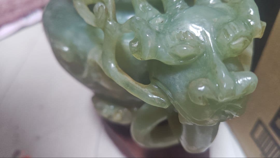 【翡翠香炉】 龍の装飾 木製台座付き
