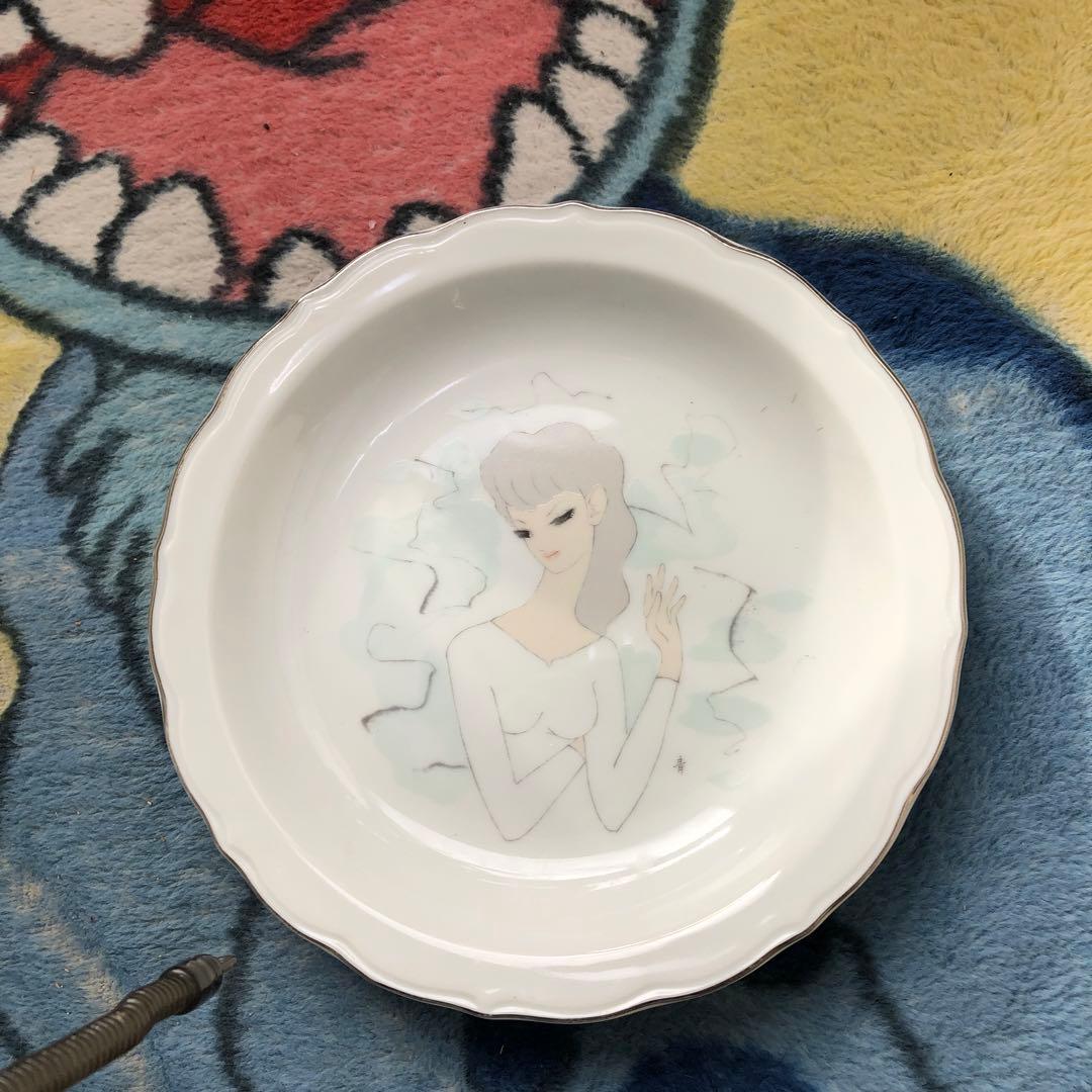 東郷青児の美人画と東郷青児の絵皿２枚