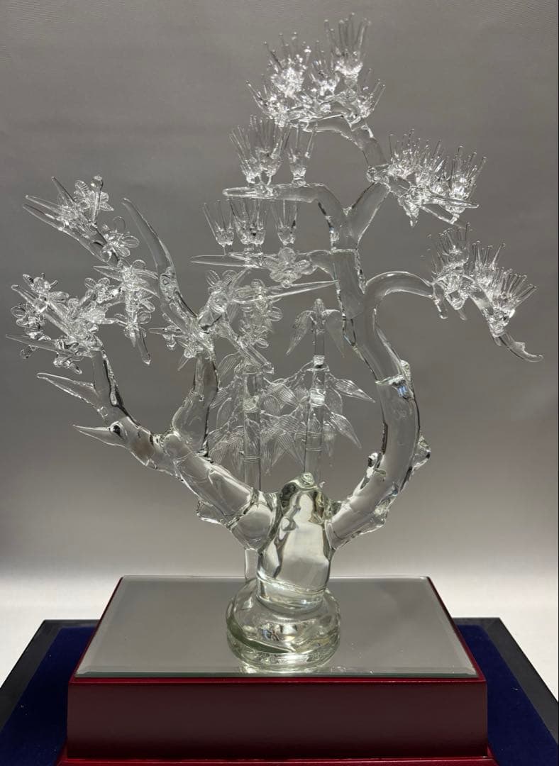 #伝統工芸品　水晶彫刻『松竹梅』オブジェ（ガラスケース付き）