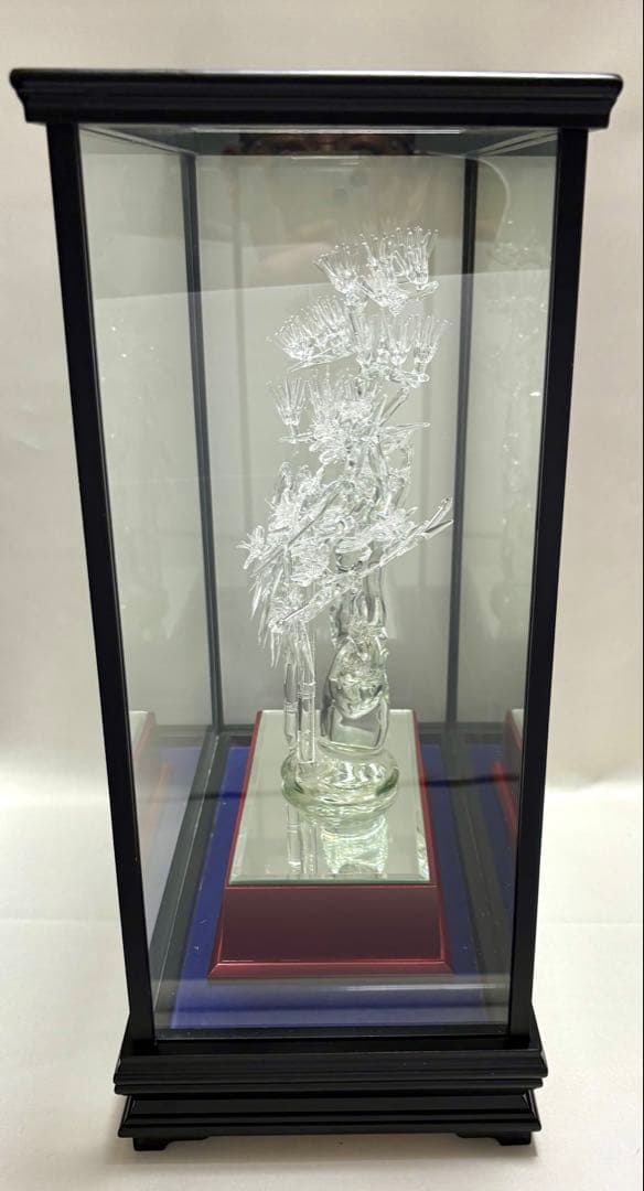 #伝統工芸品　水晶彫刻『松竹梅』オブジェ（ガラスケース付き）