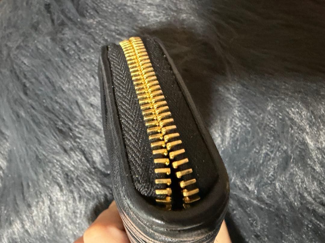 miu miu ブラックレザーケース