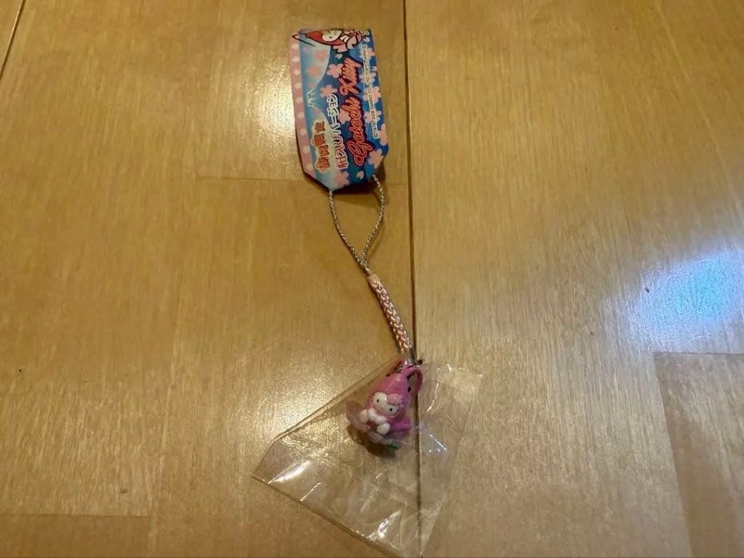 ご当地キティ 根付け ストラップ　キーホルダーまとめ売り　90個以上