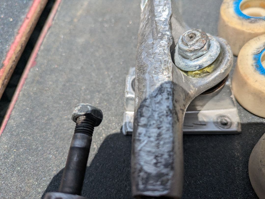 スケートボードデッキ 　廃デッキ　トラック　ウイール