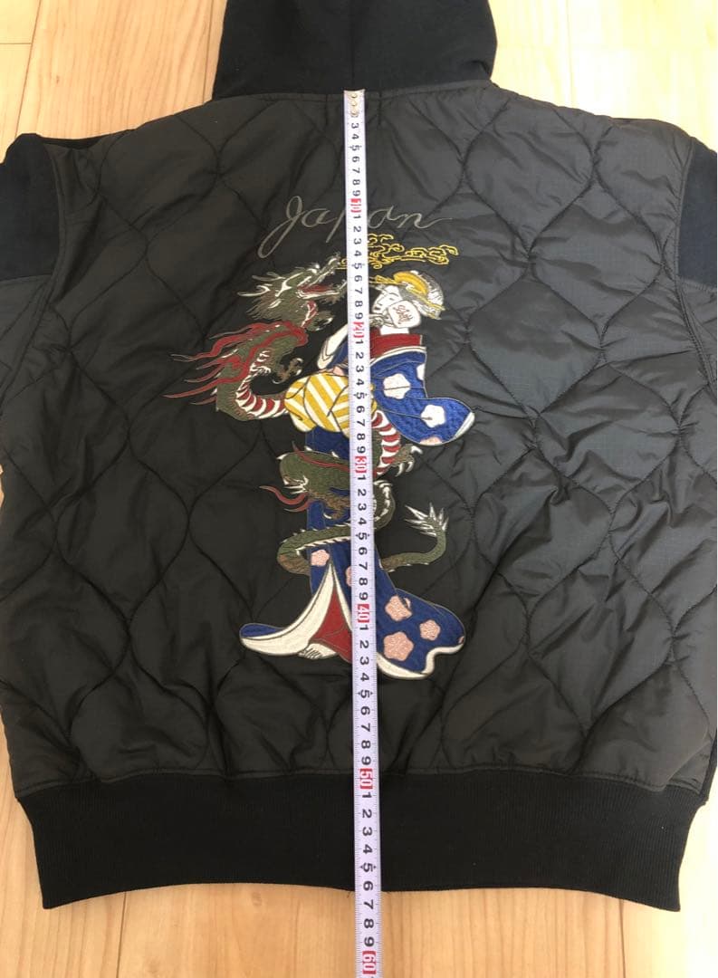 Schott（ショット）レディ ウィズ ドラゴン キルティング コンビ パーカー