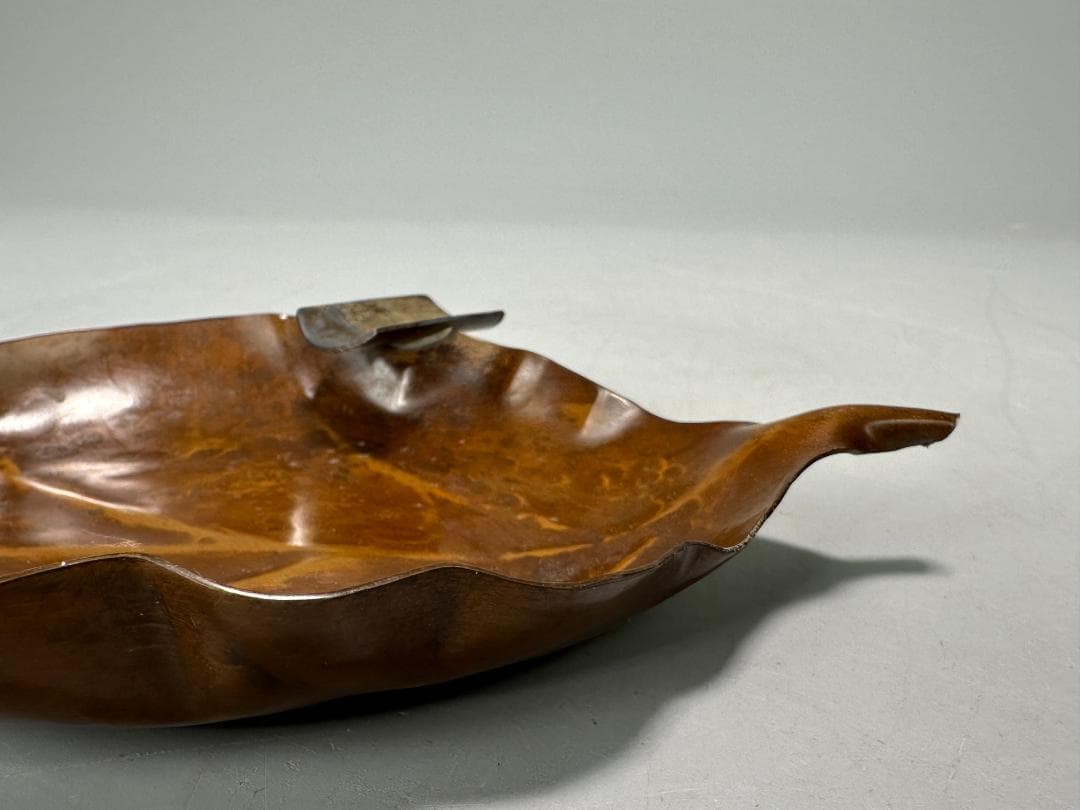 銅製　葉っぱ形灰皿　在銘　供箱