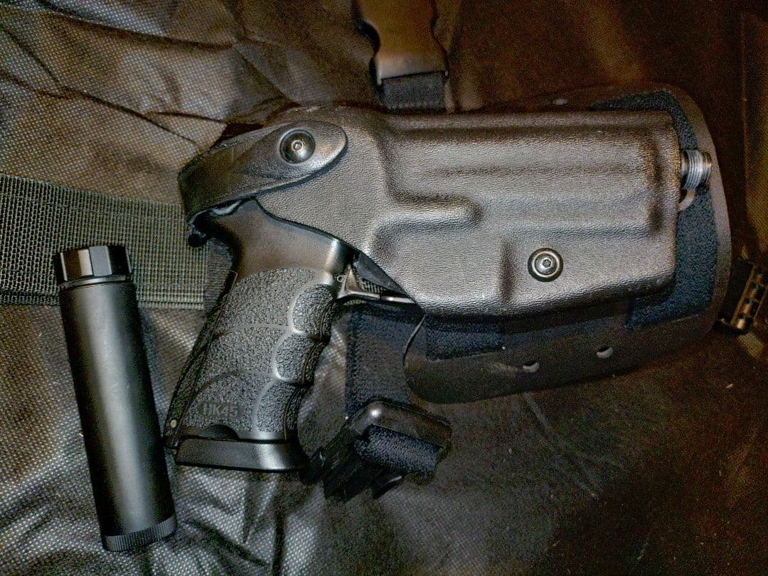 HK45 Tactical ブラック　レッグホルスター　マガジン２個付き