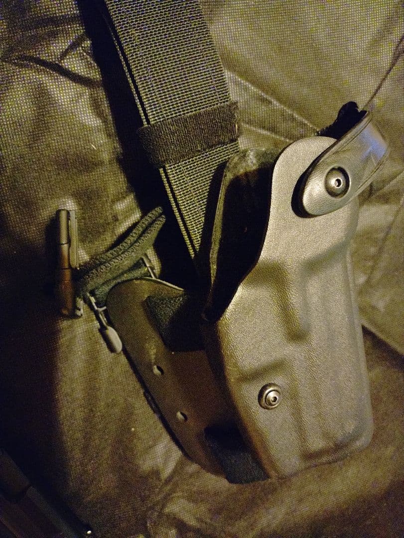 HK45 Tactical ブラック　レッグホルスター　マガジン２個付き