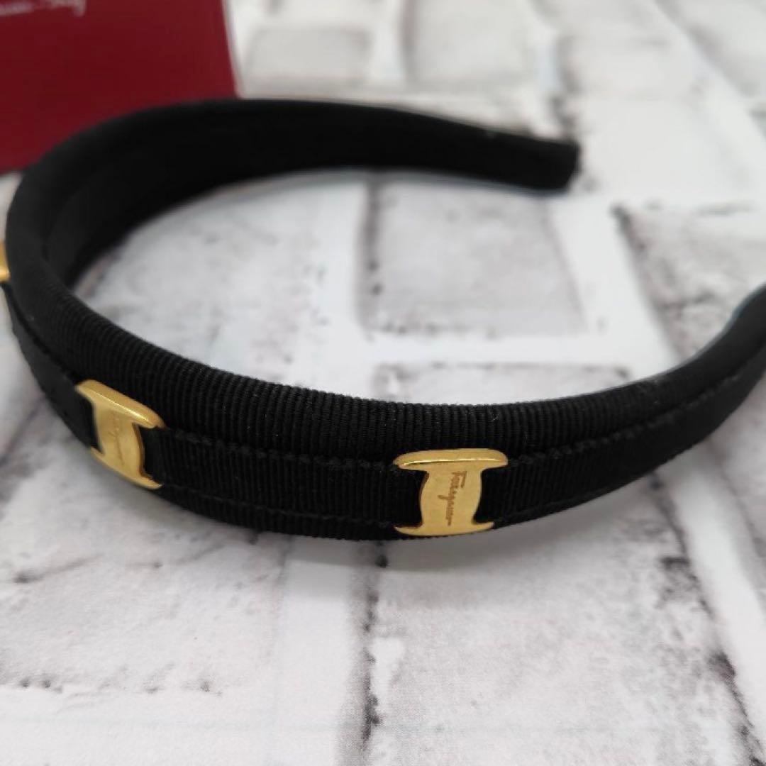 Ferragamoフェラガモ ヴァラ カチューシャ ゴールド金具 ブラック