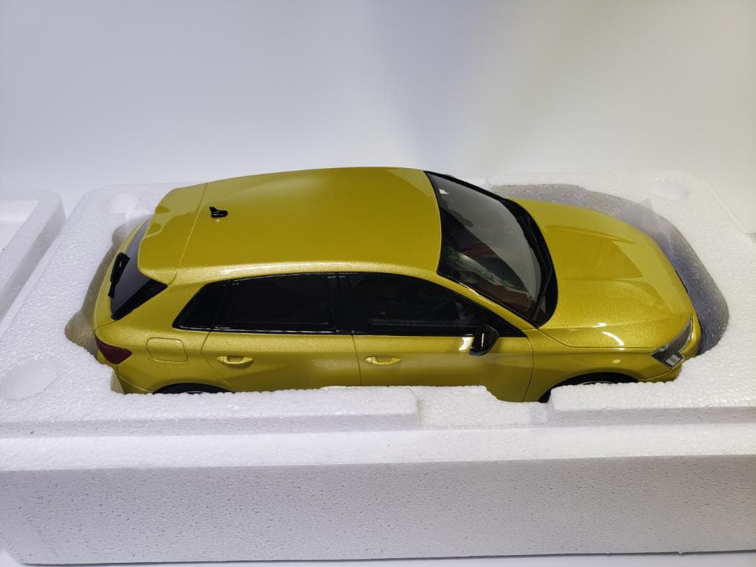 新品 GTスピリット 1/18 アウディ S3 スポーツバック GT364