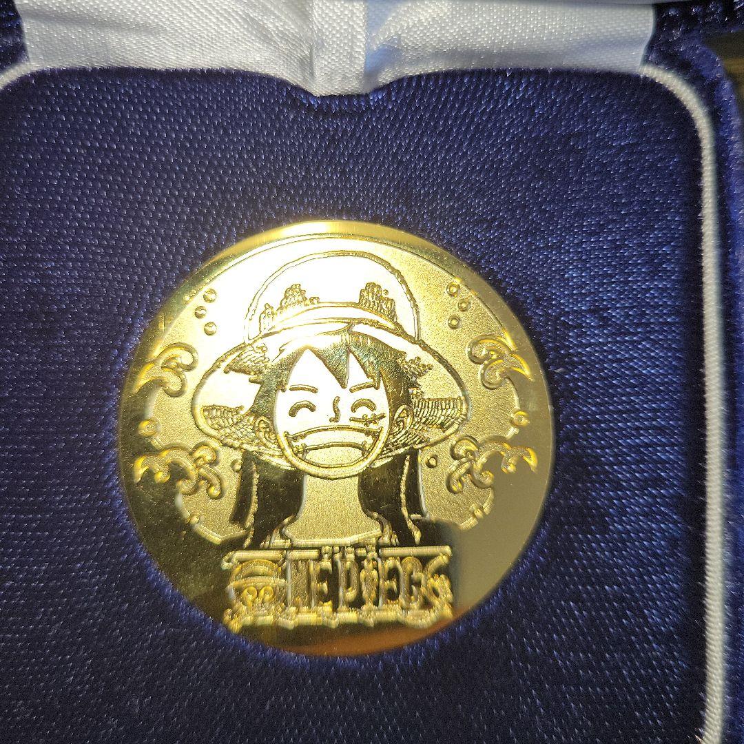 ONE PIECE 100巻発売記念メダル　ワンピース　金メダル
