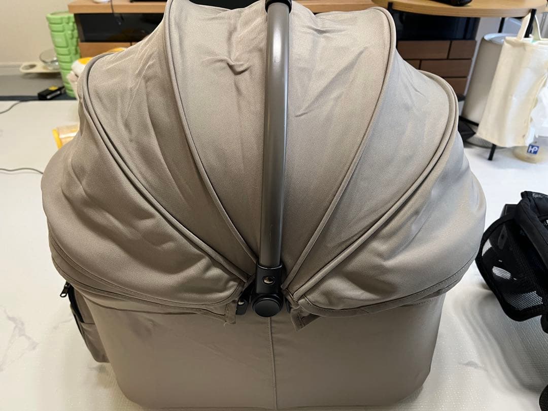 小型犬2匹入れる！AIRBUGGY PET FITT WIZ・レインカバー付