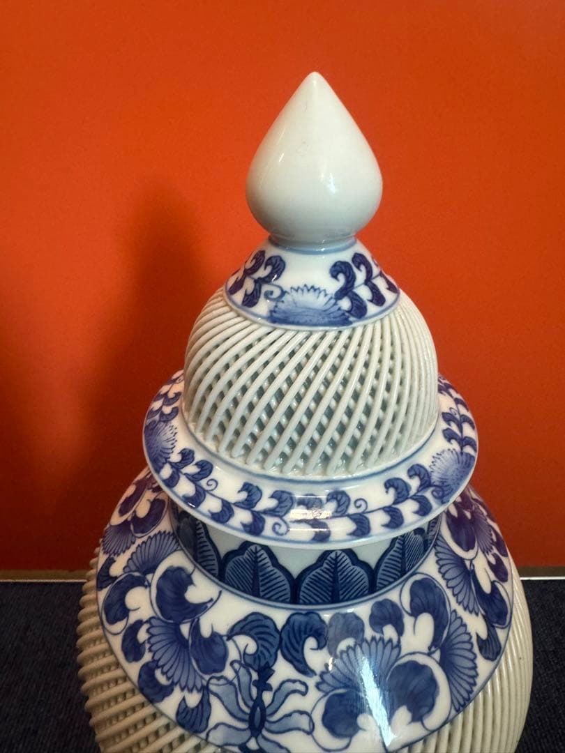 1568 【希少】有田焼　網目透かし壺　琴峰　蓋付き　染付青花花瓶