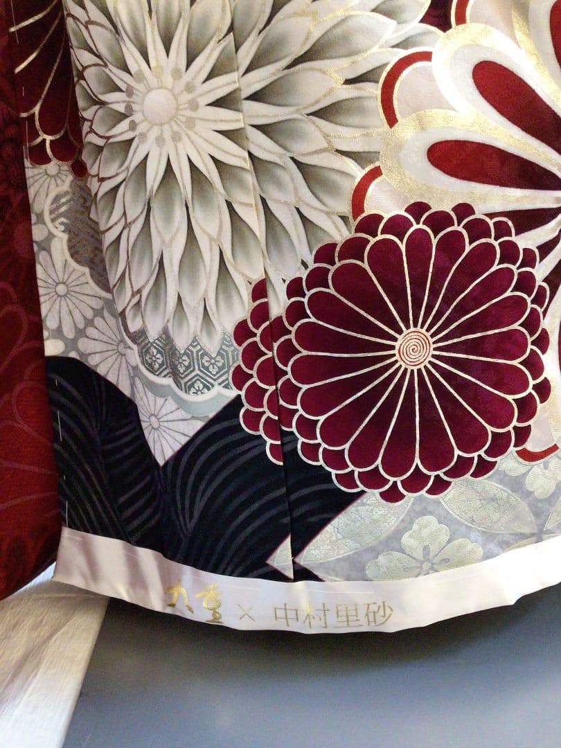 中村里砂　人気のエンジ　振袖セット