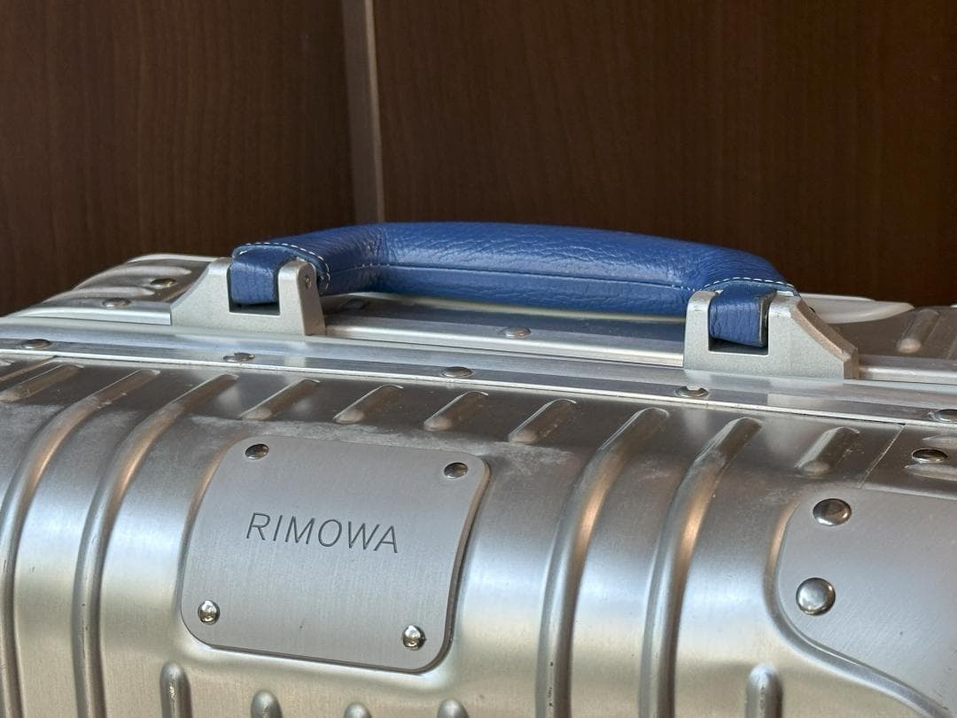 リモワ　ハンドル本革加工　イタリア　アドリアレザー