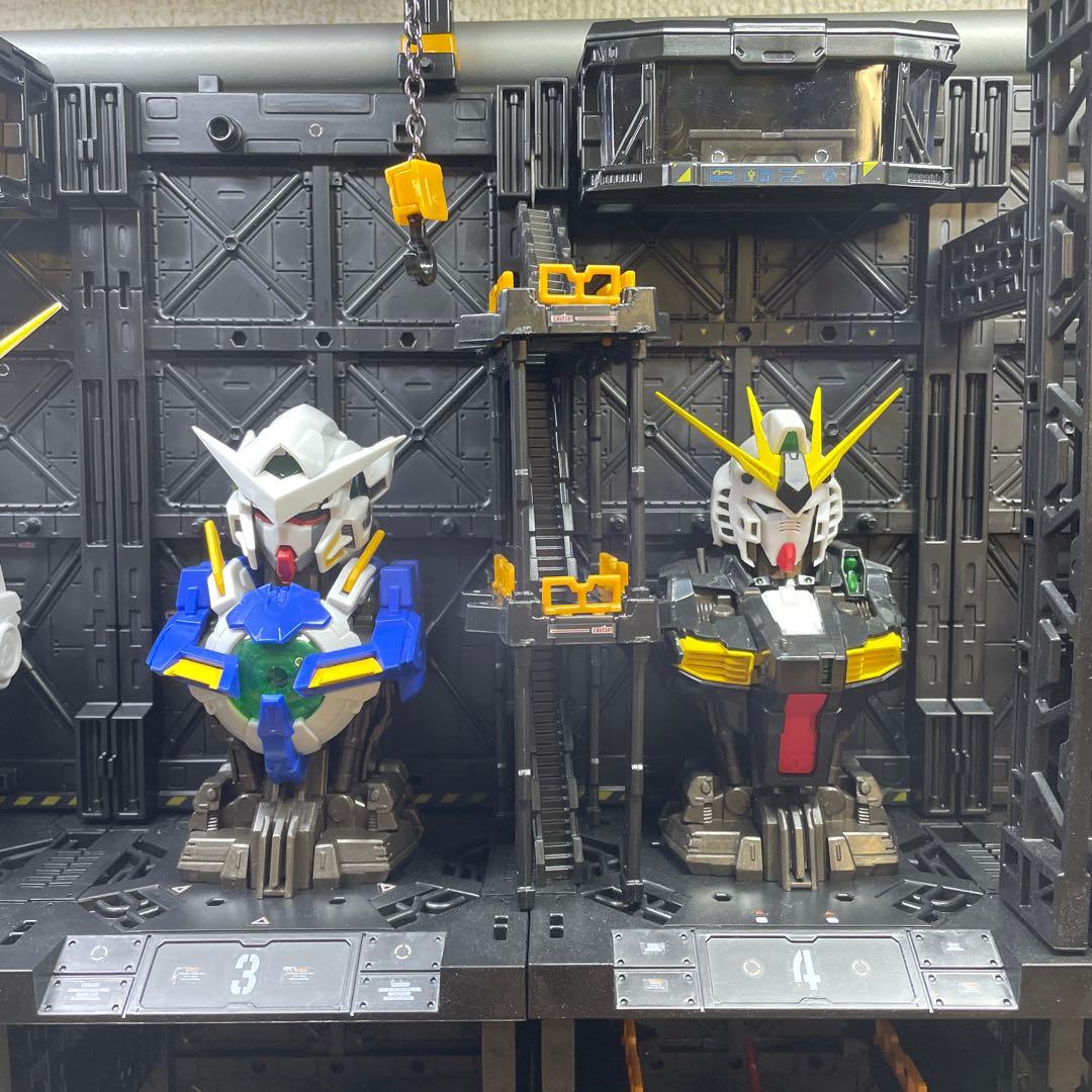 ガンダムフィギュア 10体セット ディスプレイスタンド付き