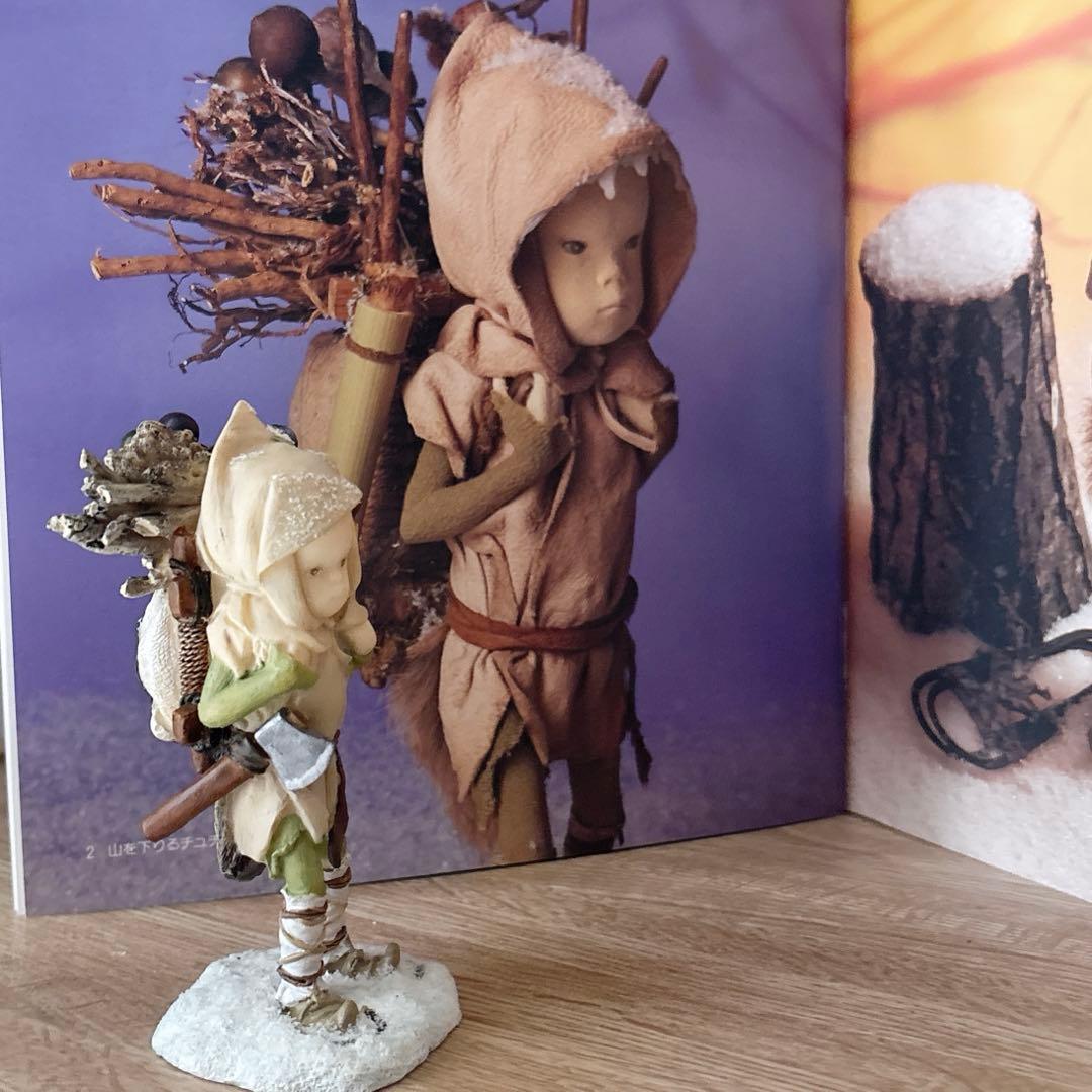 頭上に葉が描かれているレア品　与勇輝　森の妖精　『山を下りるチュチュ』　陶磁器