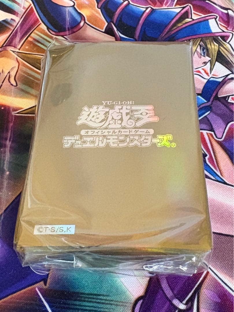が*い様 遊戯王　初期ロゴ　メタリック　ゴールド　ホログラフィック　スリーブ　9