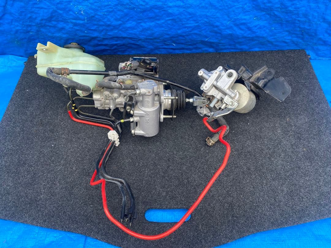 トヨタアクアDAA-NHP10. ABSアクチュエーター