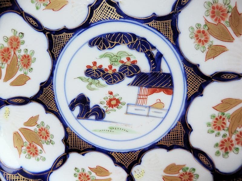 古伊万里　金襴手　陽刻　窓絵　花の図　８寸皿　E109AS-fbfq