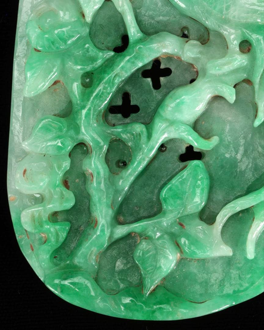 極上翡翠 花鳥文牌 透彫 玉石彫刻 ヒスイ 天然ジェイダイト 木箱付 古美術品