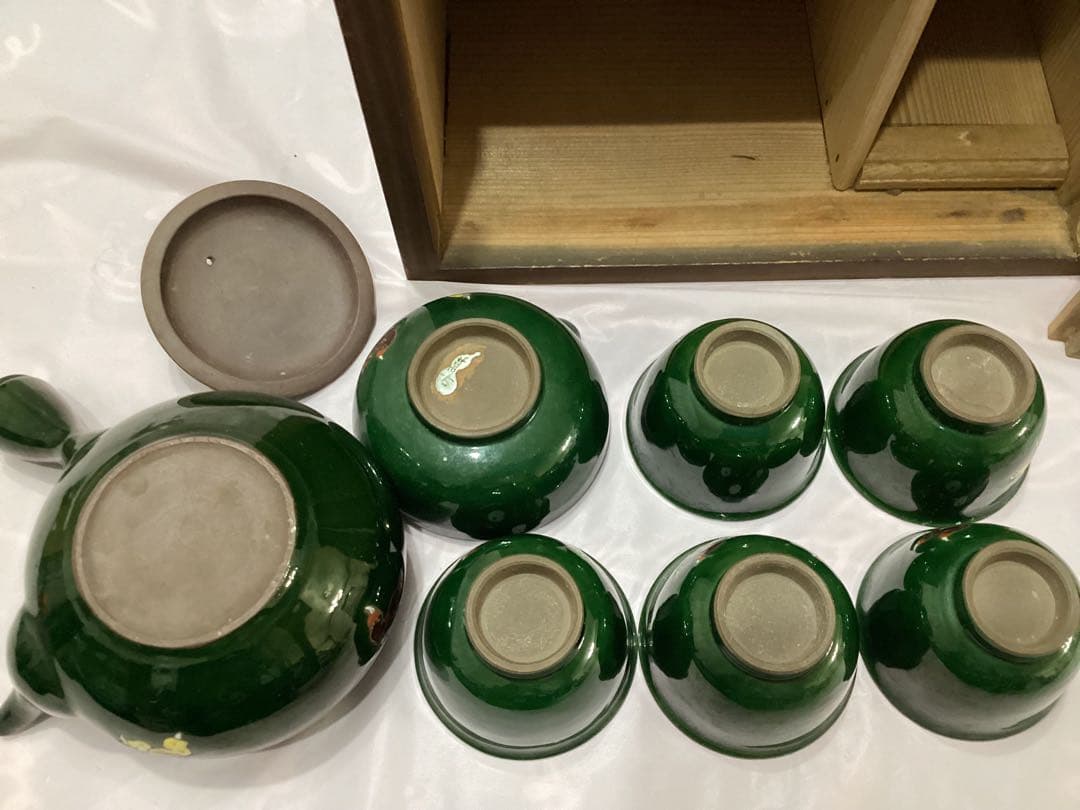 支那人形　萬古焼　茶道具セット 煎茶　緑色 陶器製 木箱　唐子の玉遊び模様