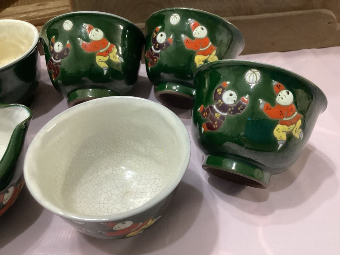 支那人形　萬古焼　茶道具セット 煎茶　緑色 陶器製 木箱　唐子の玉遊び模様