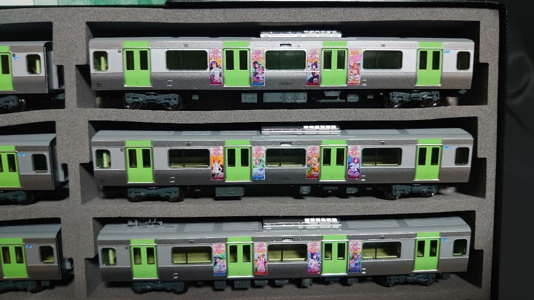 KATO　E235系山手線 フル編成ラッピング車