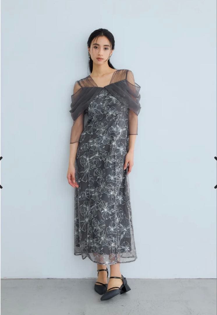 オフショルダースパンコール刺繍レースドレス チャコール