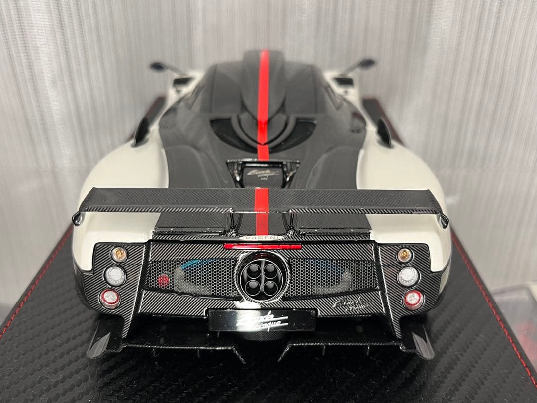 AR 1/18 パガーニ Zonda Cinque Coupe 2009