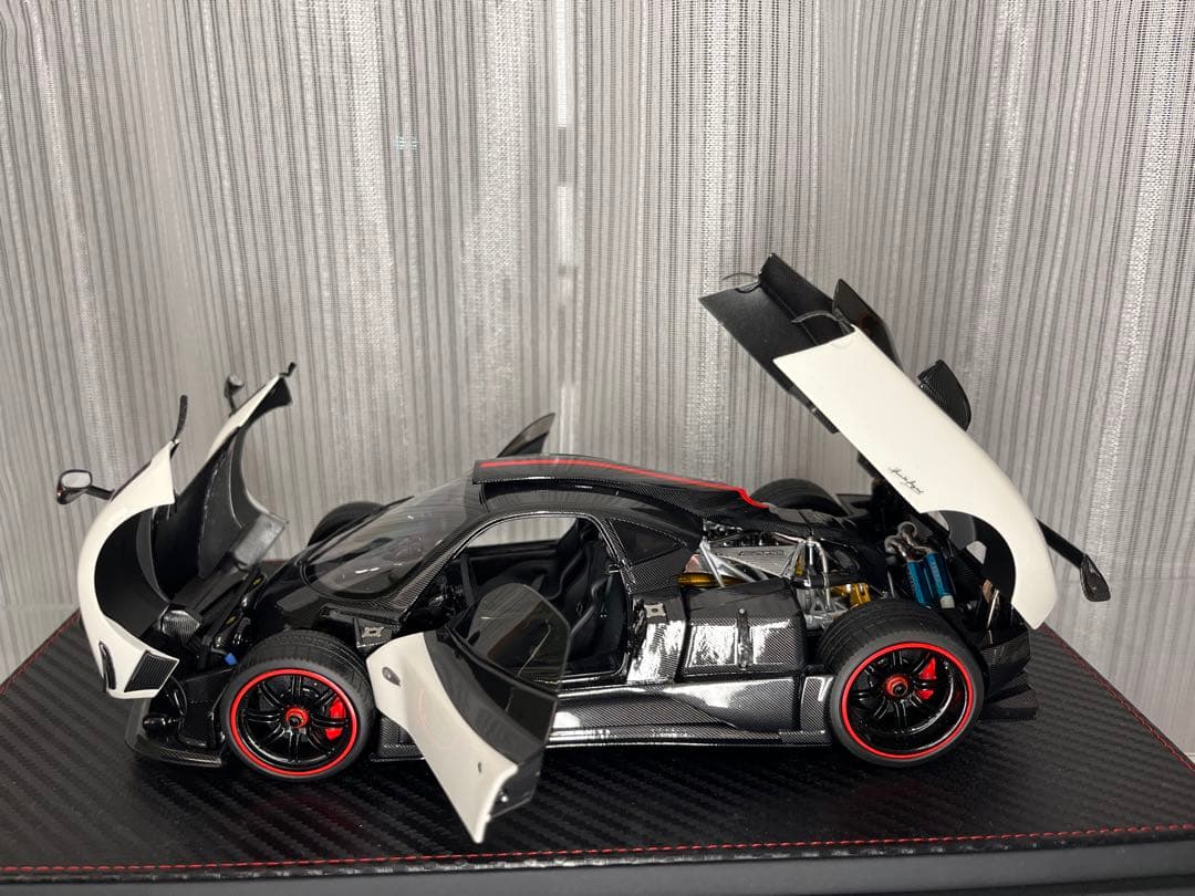 AR 1/18 パガーニ Zonda Cinque Coupe 2009